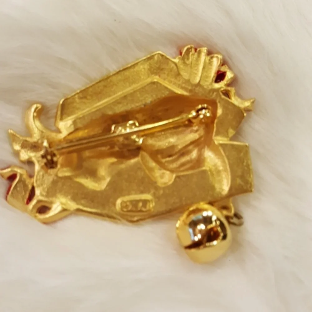 VINTAGE MARKED JJ CAT IN BOX WITH BELL BROOCH‎